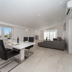 https://apartment-antonio.hotelinzadar.com